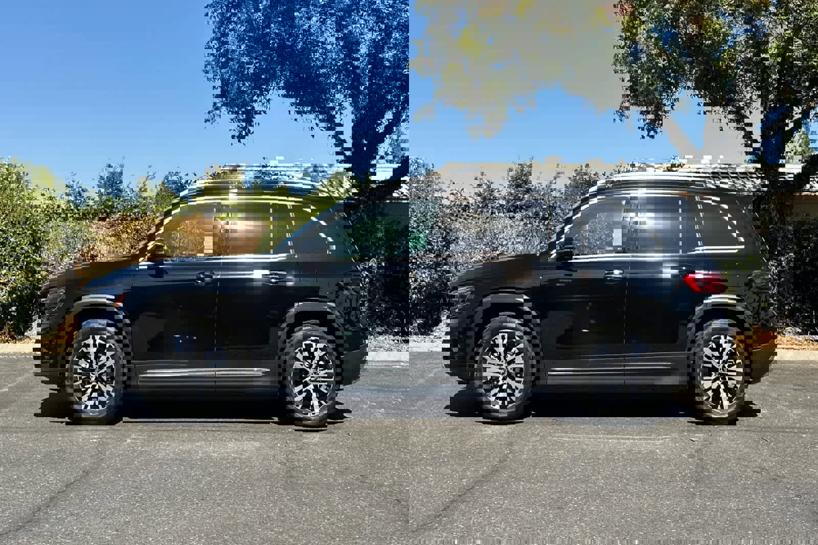 New 2025 Mercedes-Benz GLB 250 4MATIC image 6