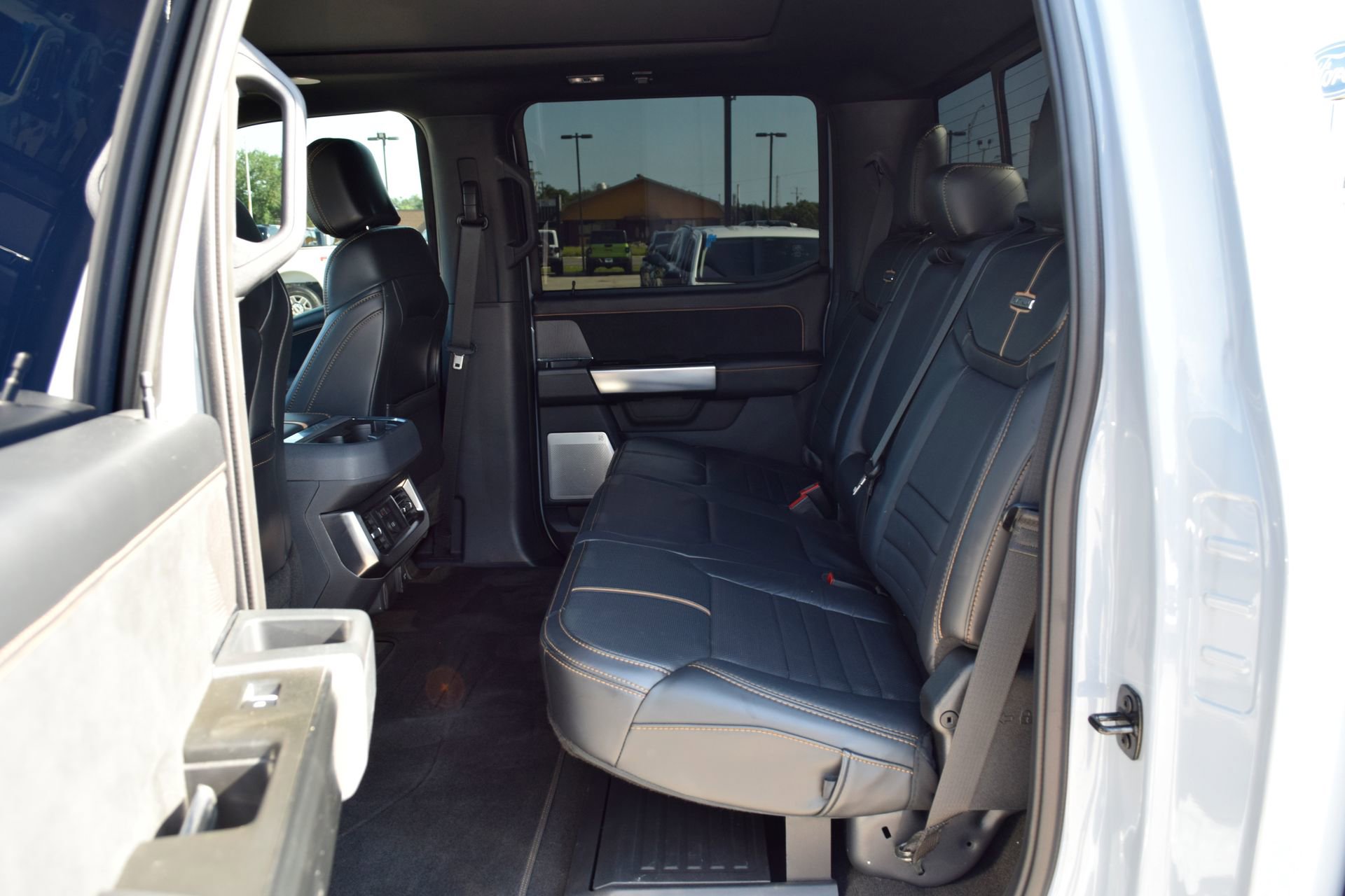 Used 2024 Ford F250 Platinum w/ FX4 Off-Road Package AWD/4WD image 19