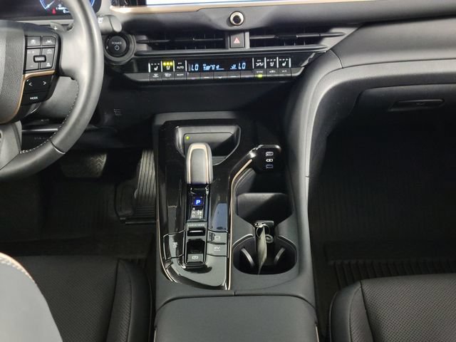 Used 2025 Toyota Crown Signia AWD/4WD image 26