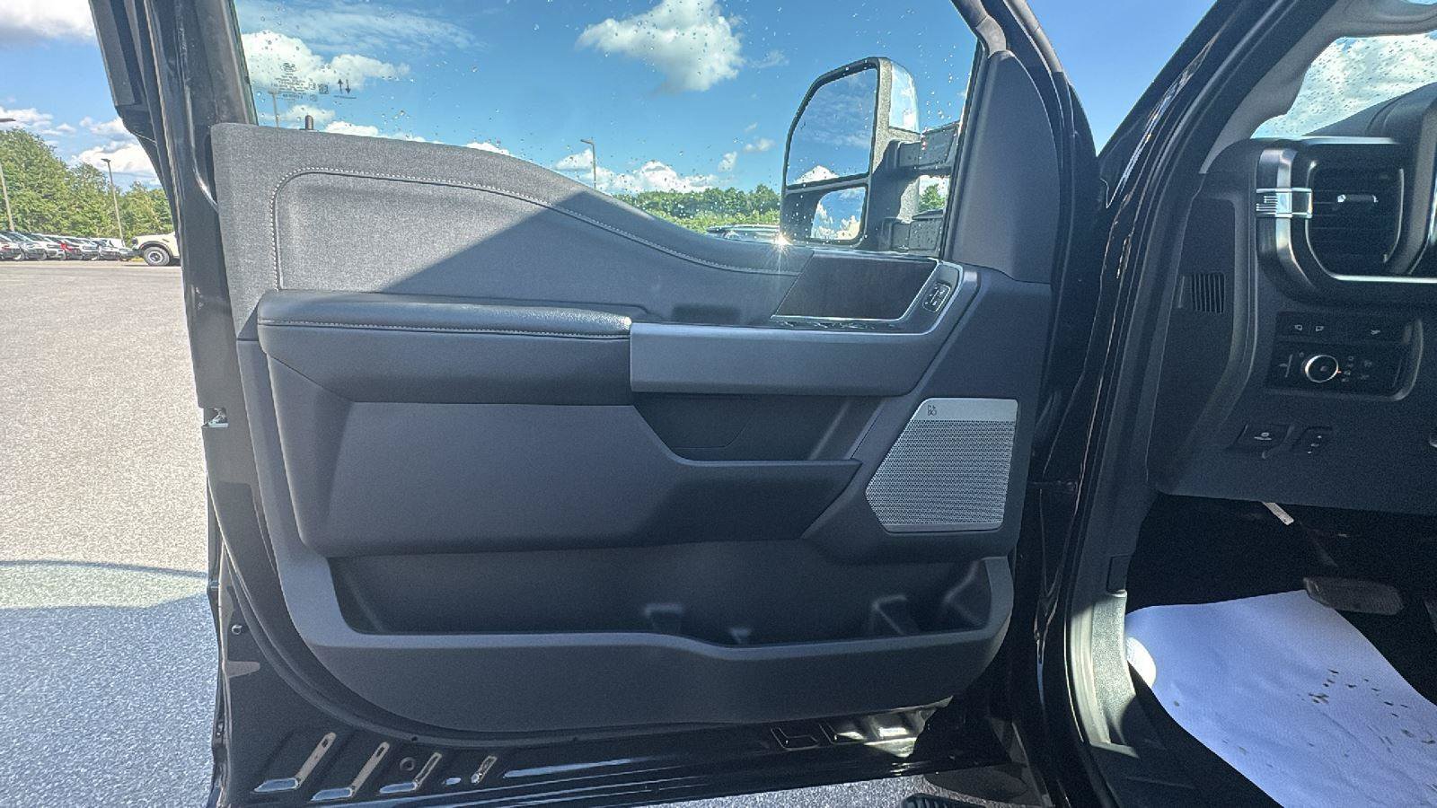 Used 2023 Ford F250 Lariat w/ Lariat Ultimate Package AWD/4WD image 19