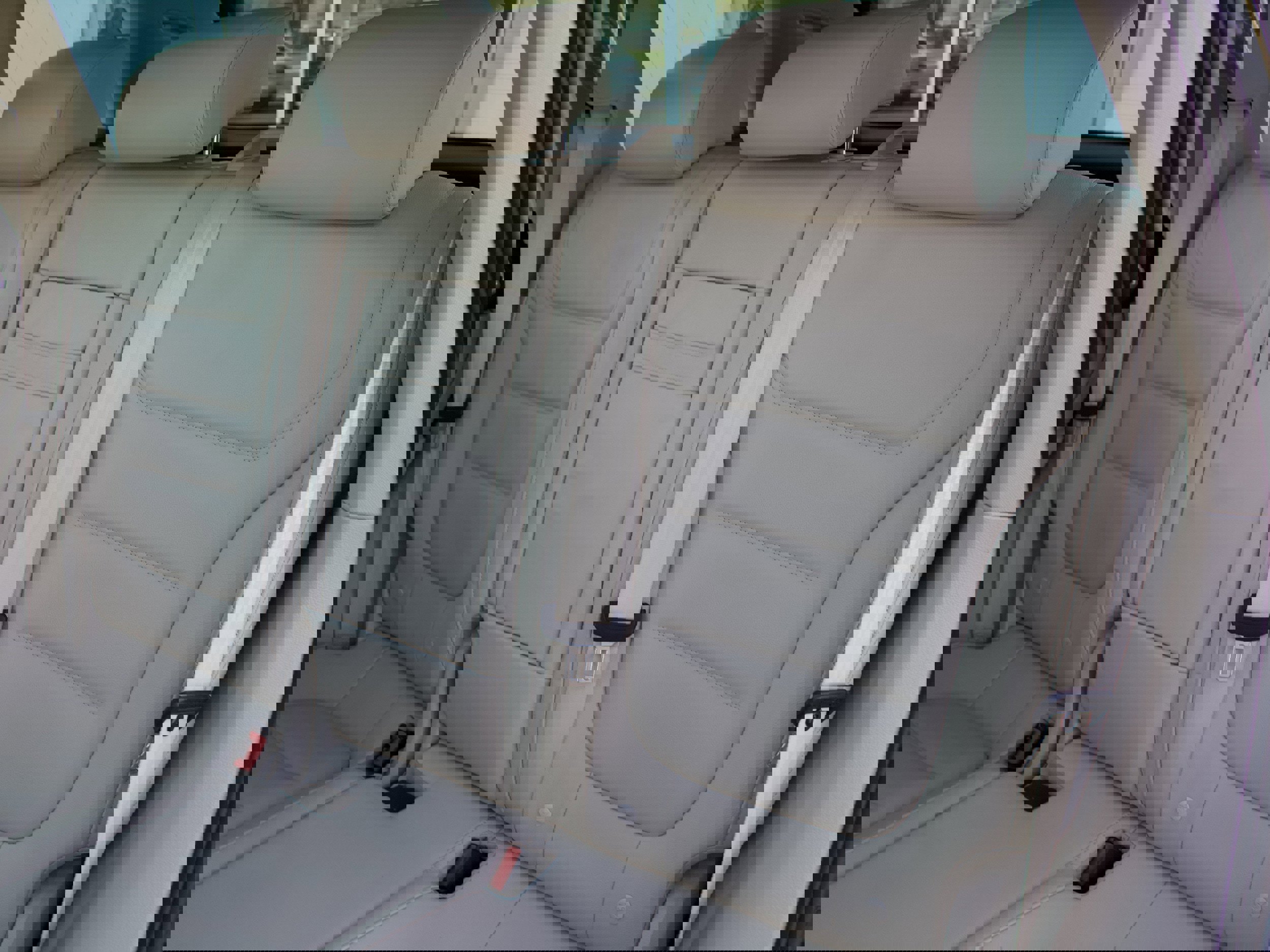 Used 2012 Volkswagen Touareg TDI image 27