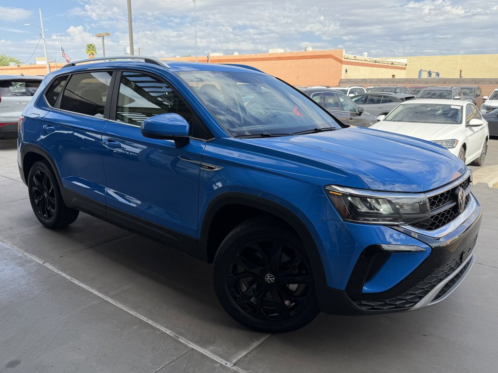 Used 2022 Volkswagen Taos SE w/ Panoramic Sunroof Package image 6