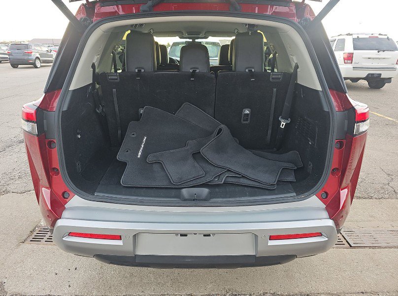 Used 2024 Nissan Pathfinder SL w/ Black Appearance Package image 13