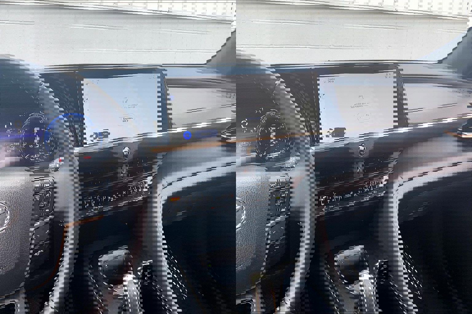 Used 2025 Toyota Crown XLE image 7