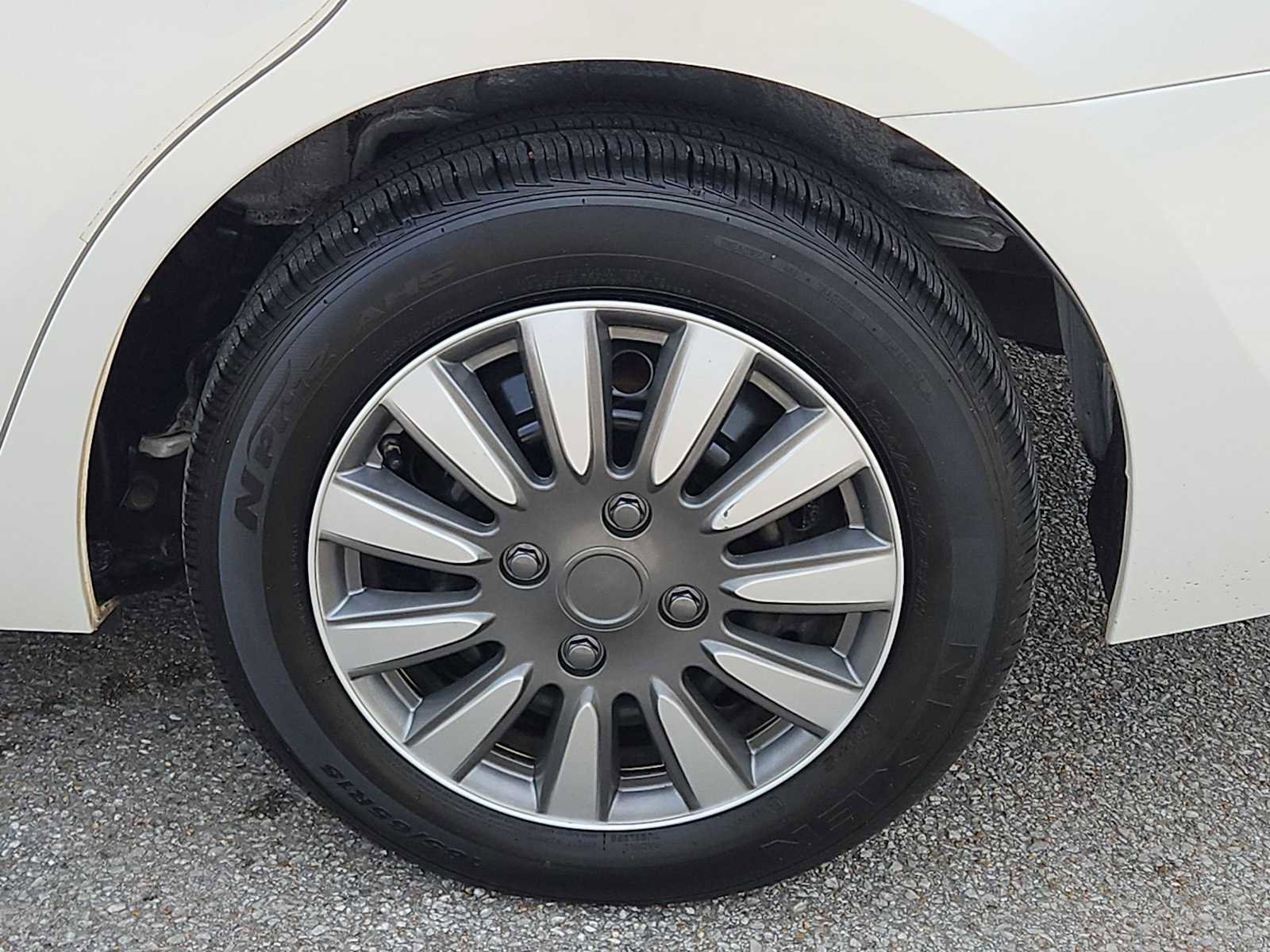 Used 2014 Toyota Corolla LE image 13