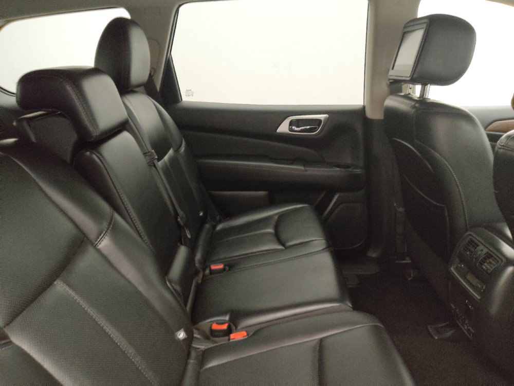 Used 2017 Nissan Pathfinder Platinum w/ Family Entertainment Package AWD/4WD image 19