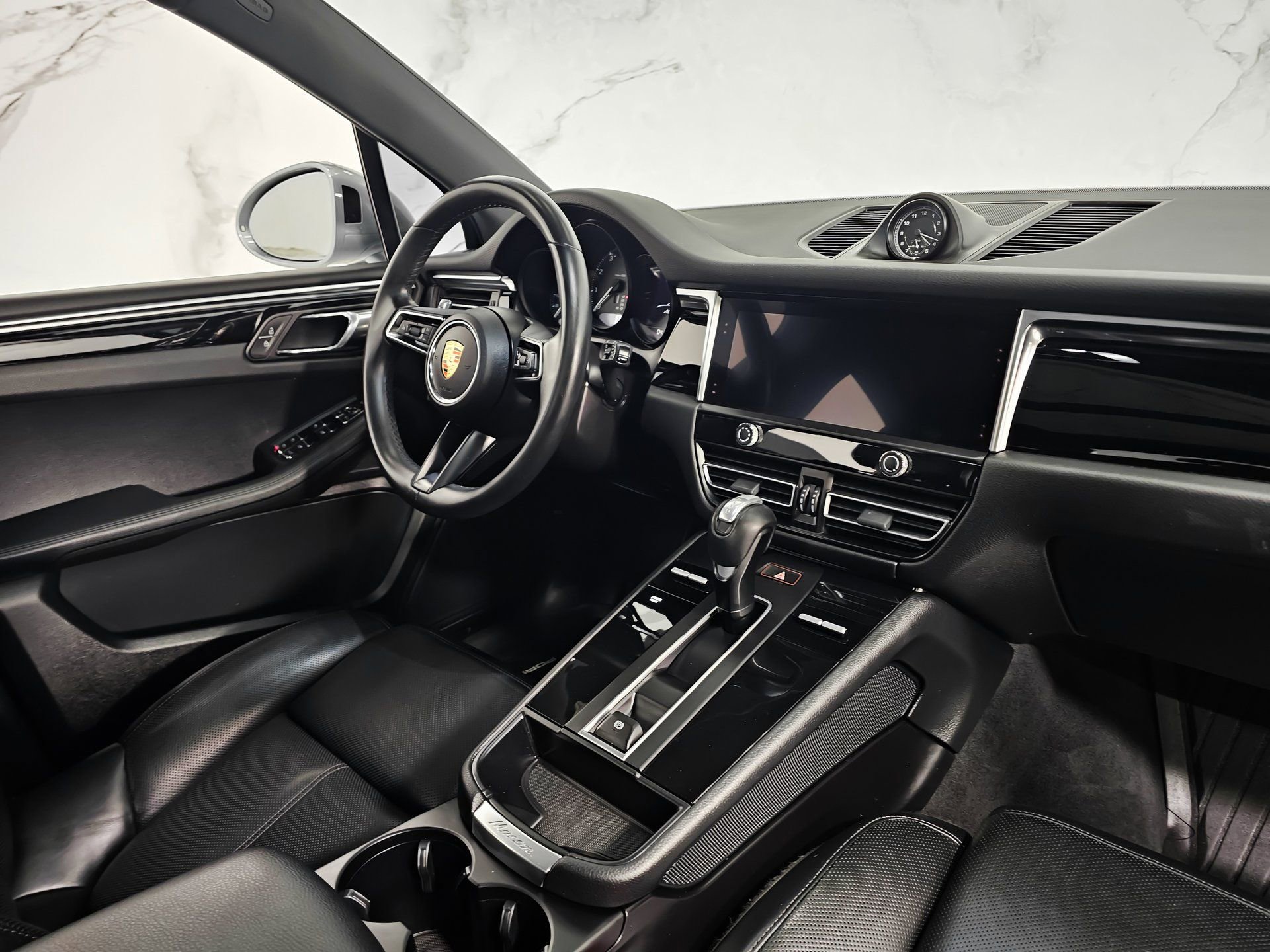 Used 2024 Porsche Macan Turbo image 14