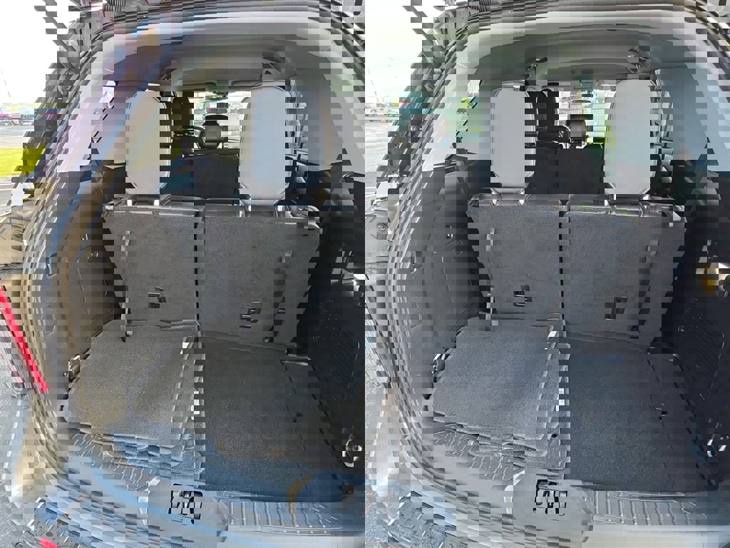 Used 2023 Ford Explorer XLT w/ Equipment Group 202A image 18