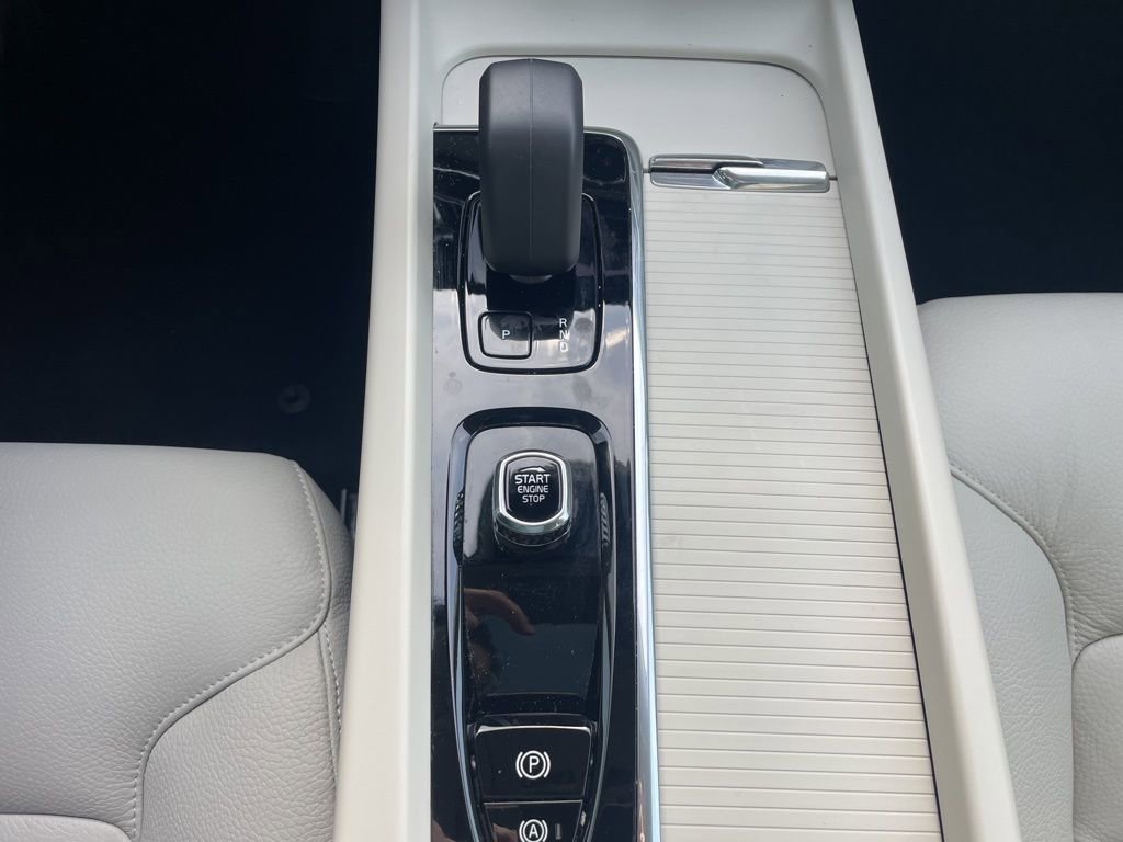 Certified 2024 Volvo XC60 B5 Core w/ Climate Package image 35