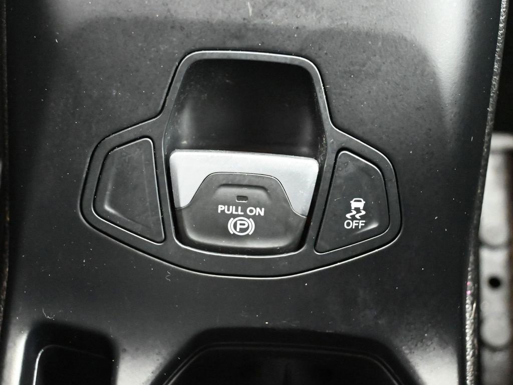 Used 2018 Jeep Renegade Latitude w/ Cold Weather Group image 26