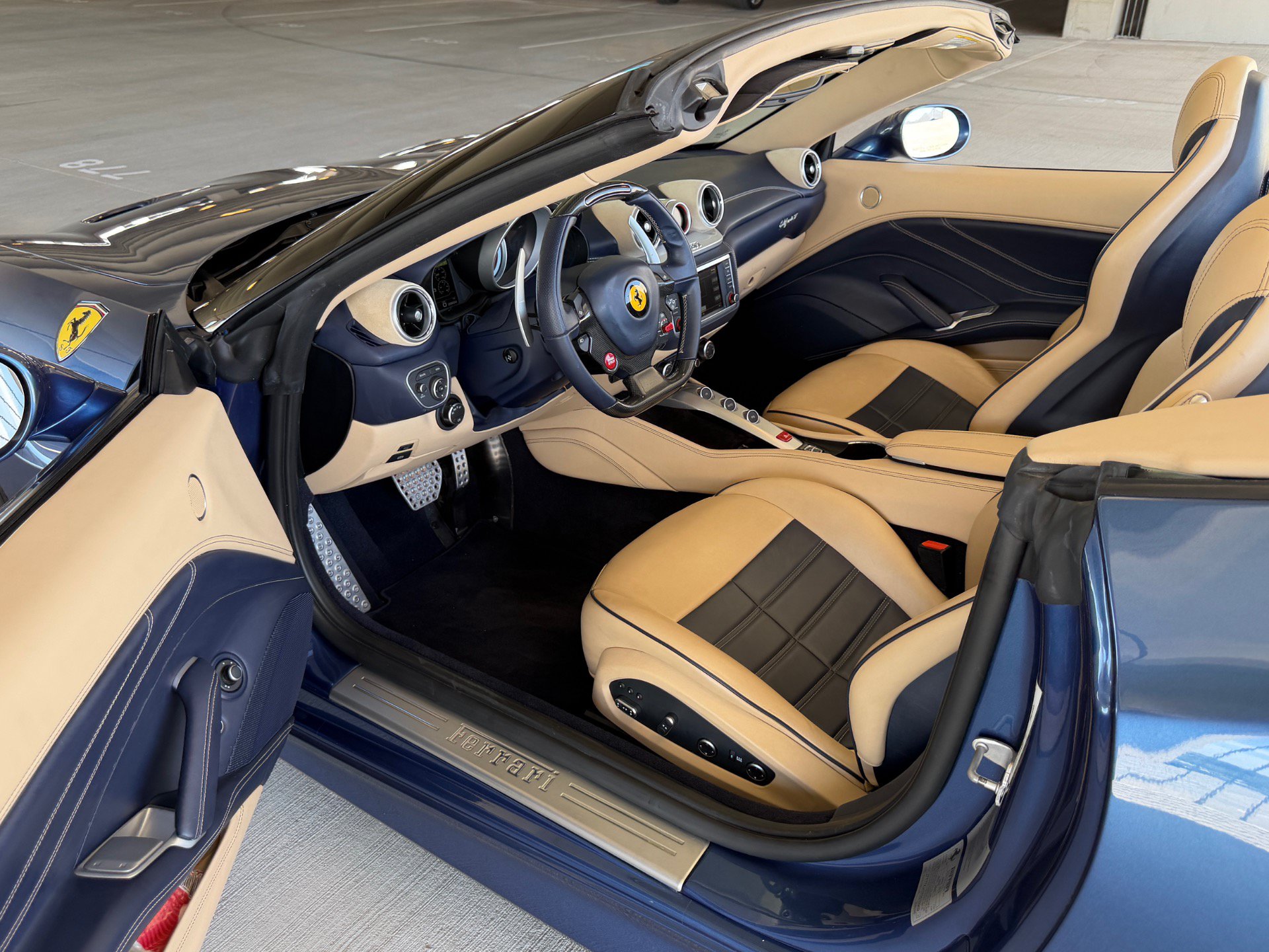 Used 2015 Ferrari California T RWD image 27