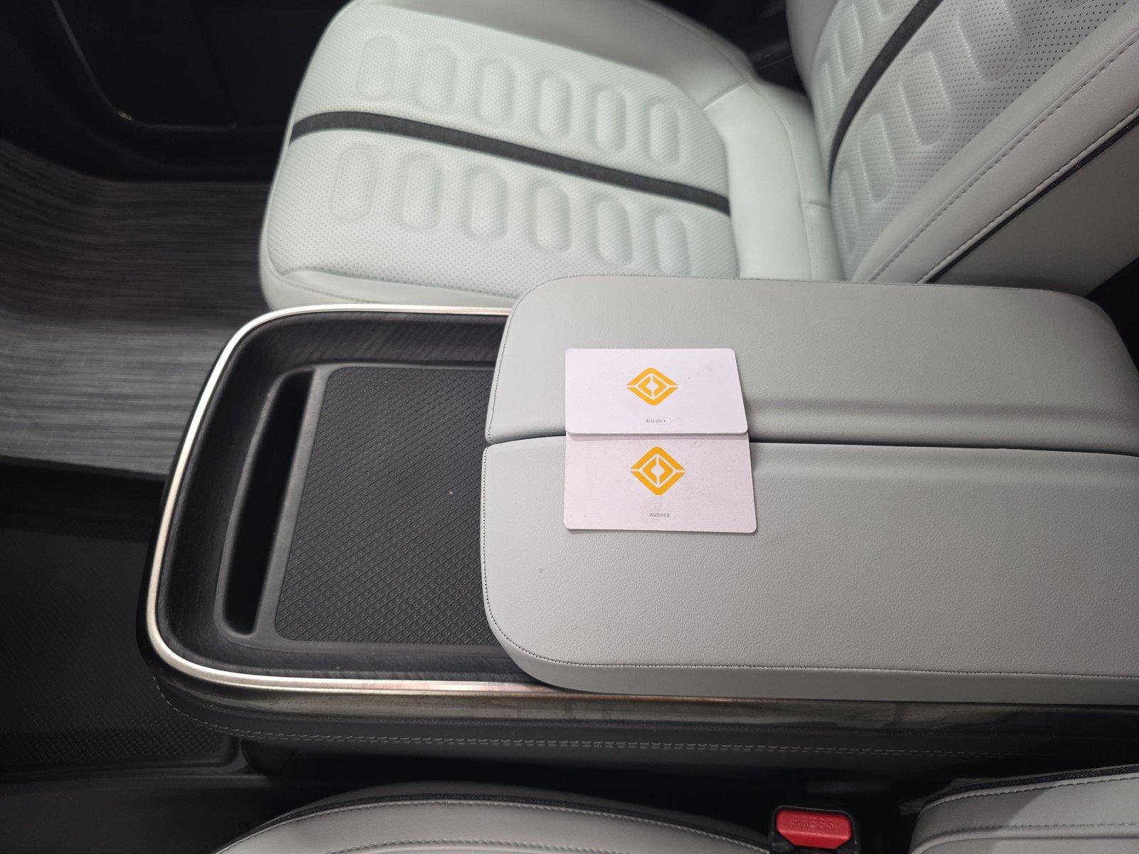 Used 2024 Rivian R1T Adventure AWD/4WD image 29