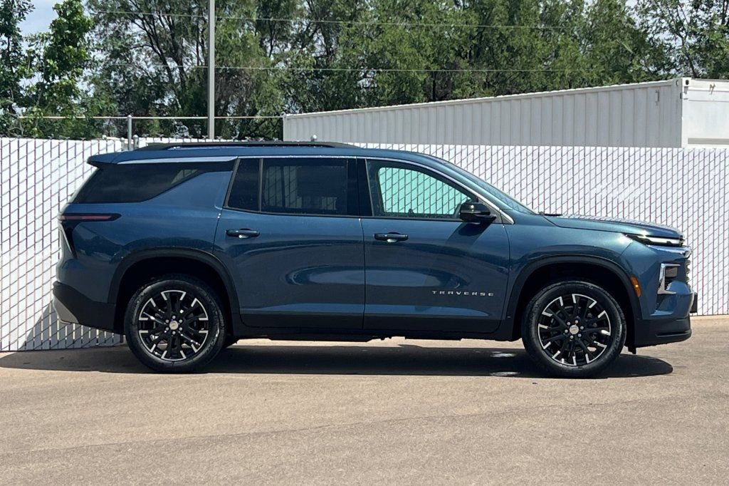 New 2026 Chevrolet Traverse LT AWD/4WD image 3