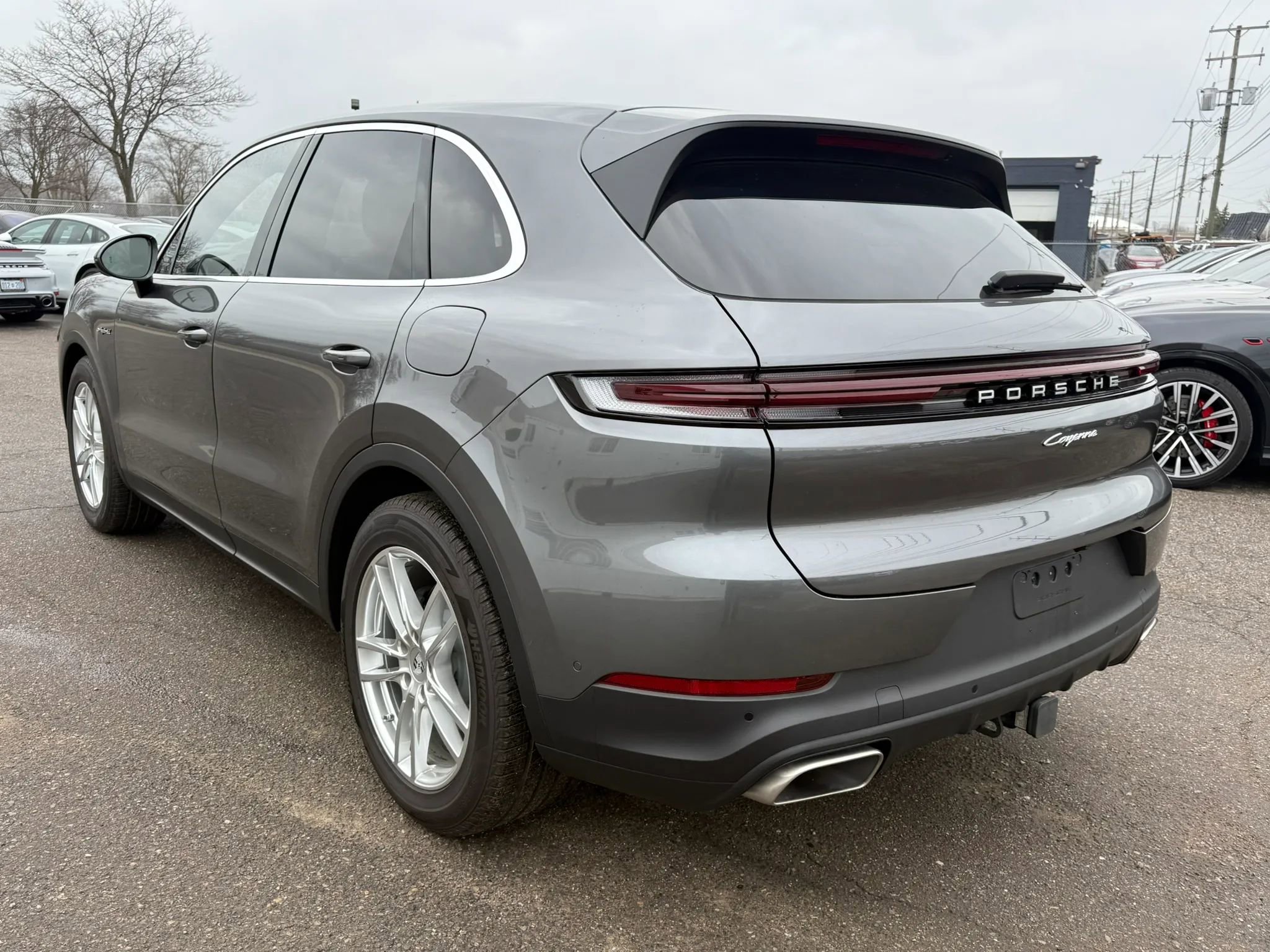 Used 2025 Porsche Cayenne E-Hybrid Sport Utility 4D w/ Premium Package Plus image 9