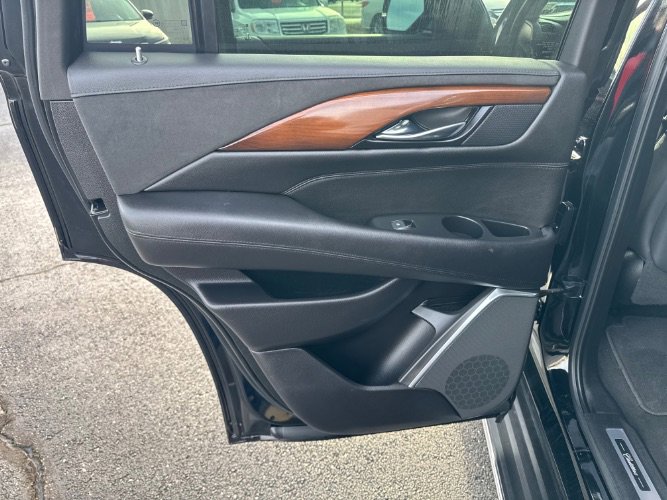 Used 2020 Cadillac Escalade Premium Luxury image 13