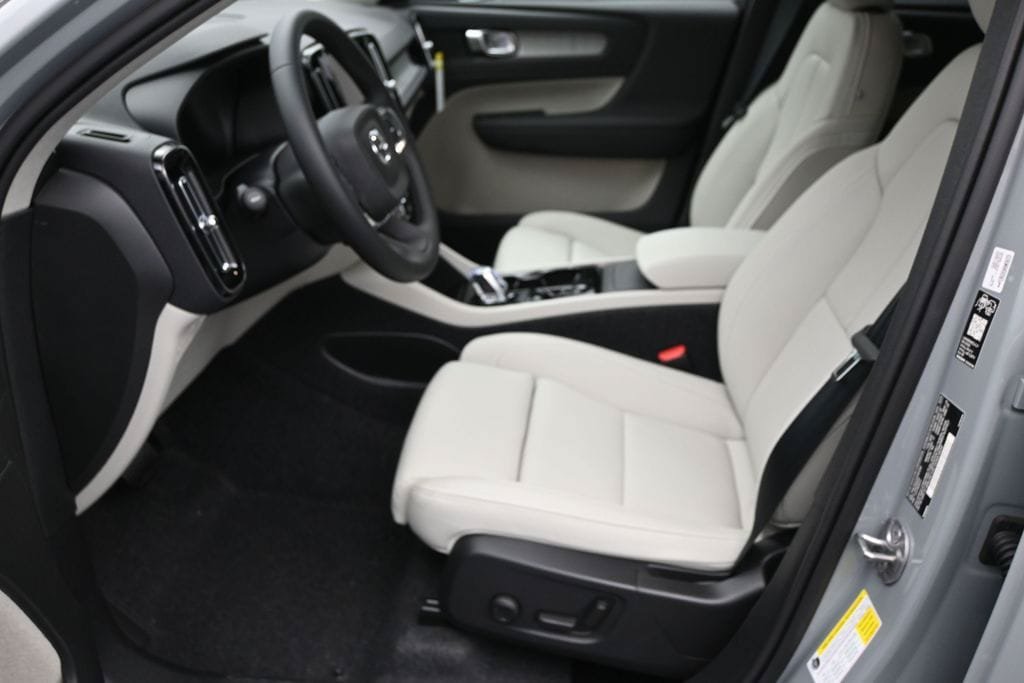 New 2026 Volvo XC40 B5 Plus w/ Protection Package Premier AWD/4WD image 11