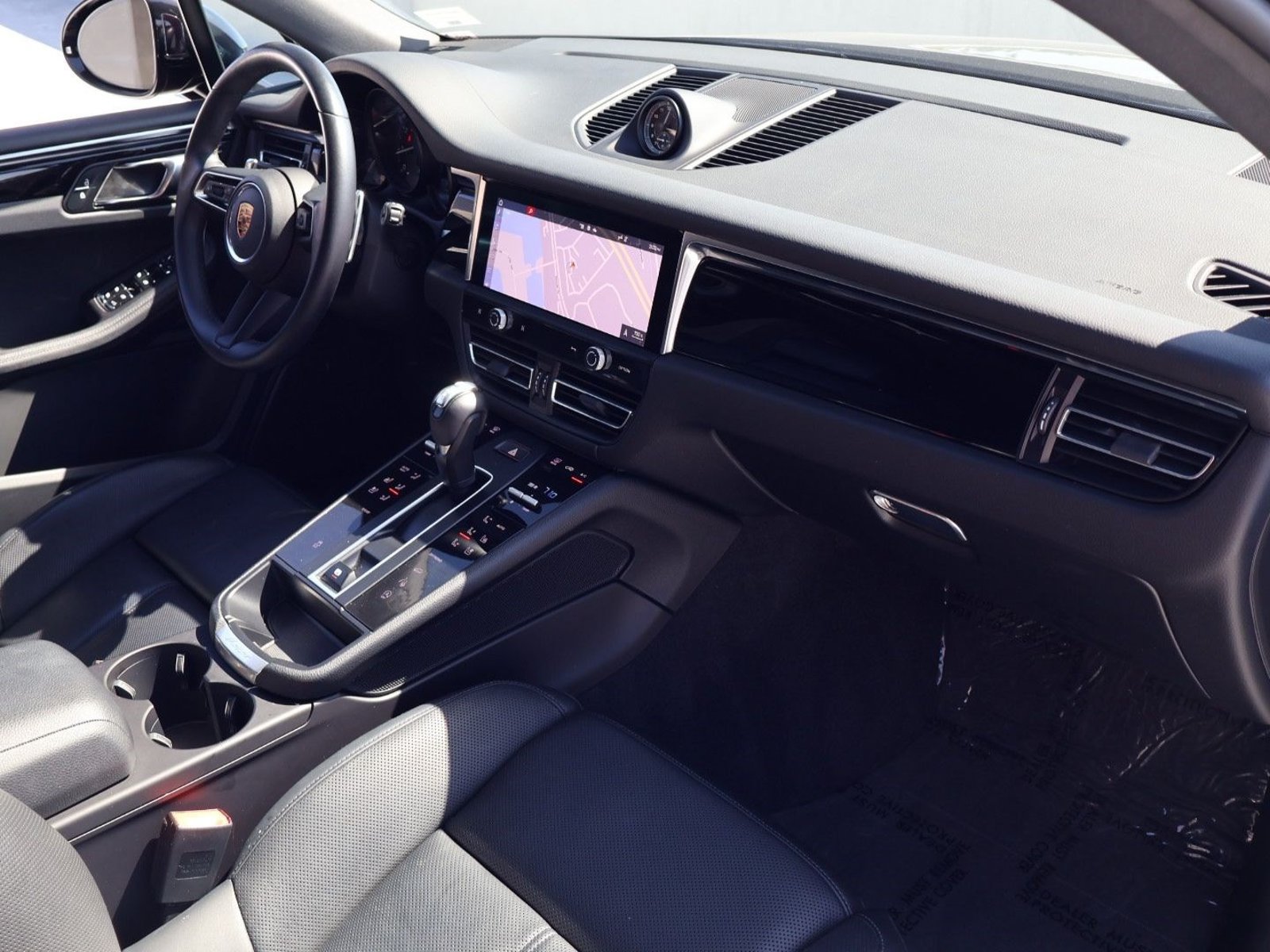 Certified 2024 Porsche Macan AWD/4WD image 22