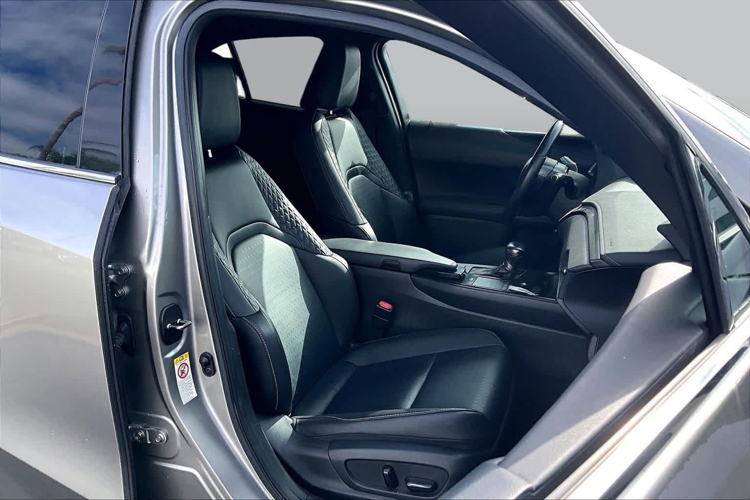 Used 2019 Lexus UX 200 w/ Accessory Package 2 FWD image 8