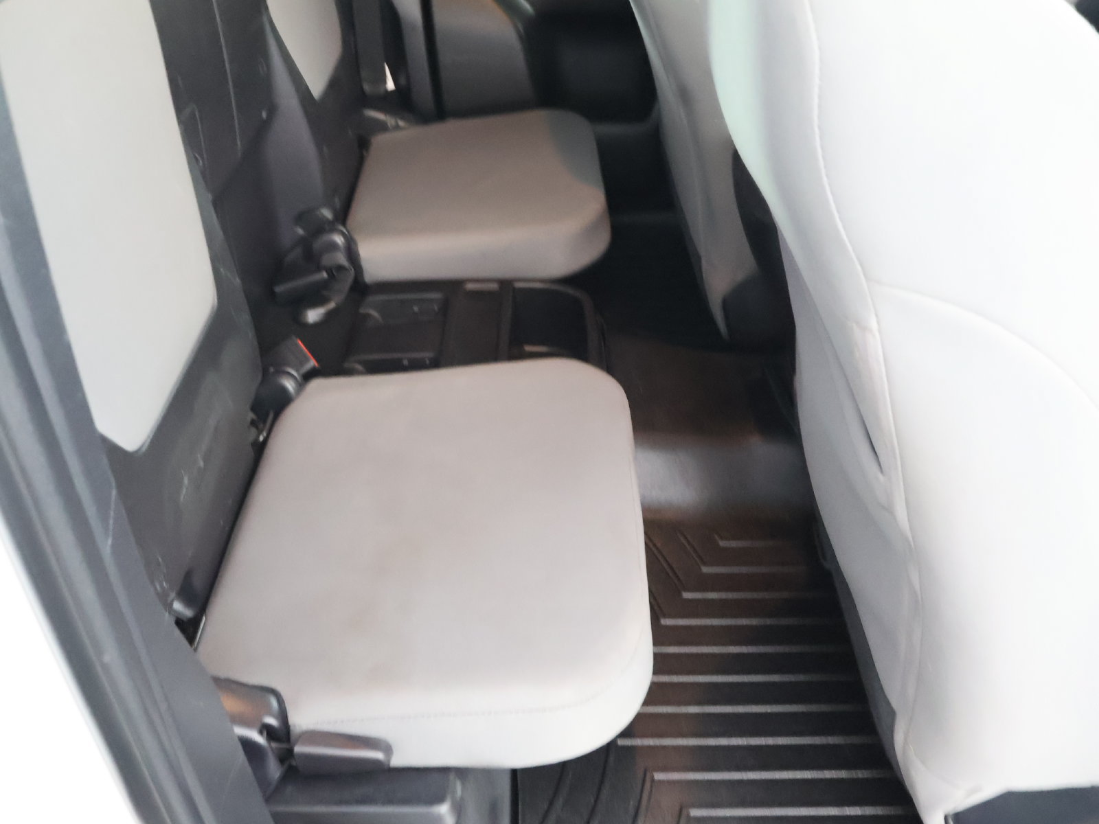Used 2020 Toyota Tacoma SR5 AWD/4WD image 43