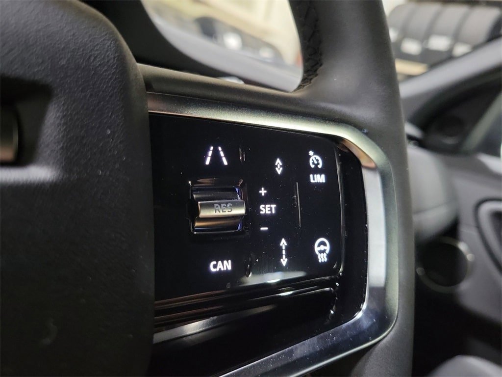 New 2025 Land Rover Discovery Sport Dynamic SE image 16