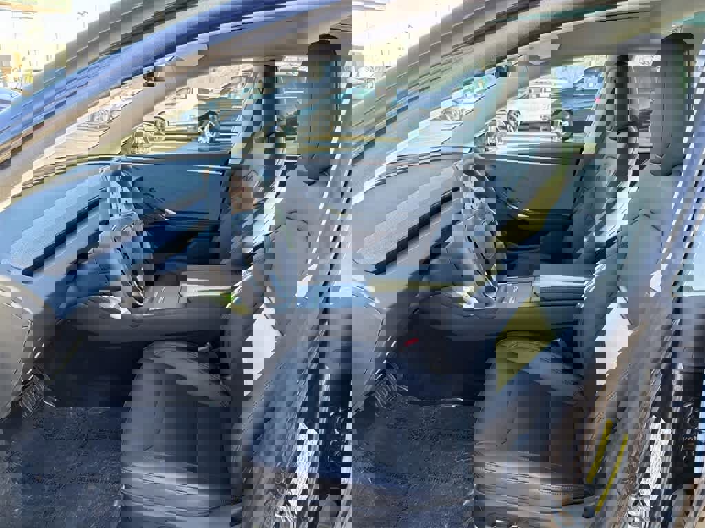 Used 2024 Tesla Model 3 Standard Range image 25