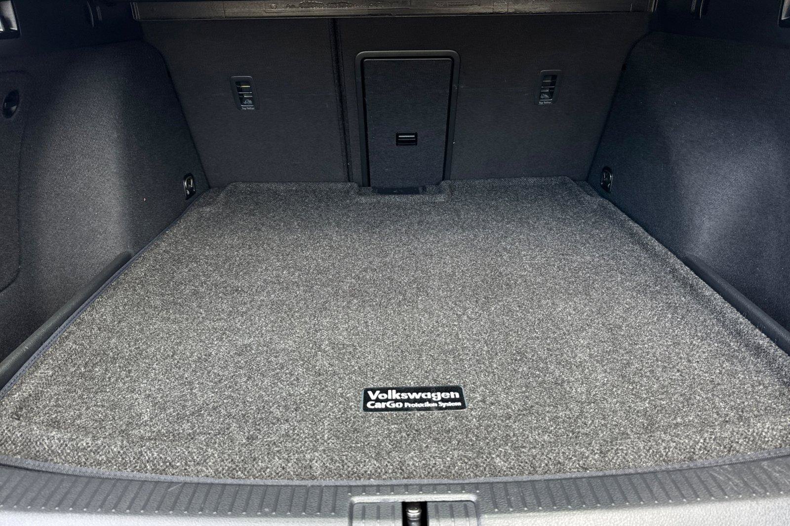 Used 2019 Volkswagen Golf S image 17