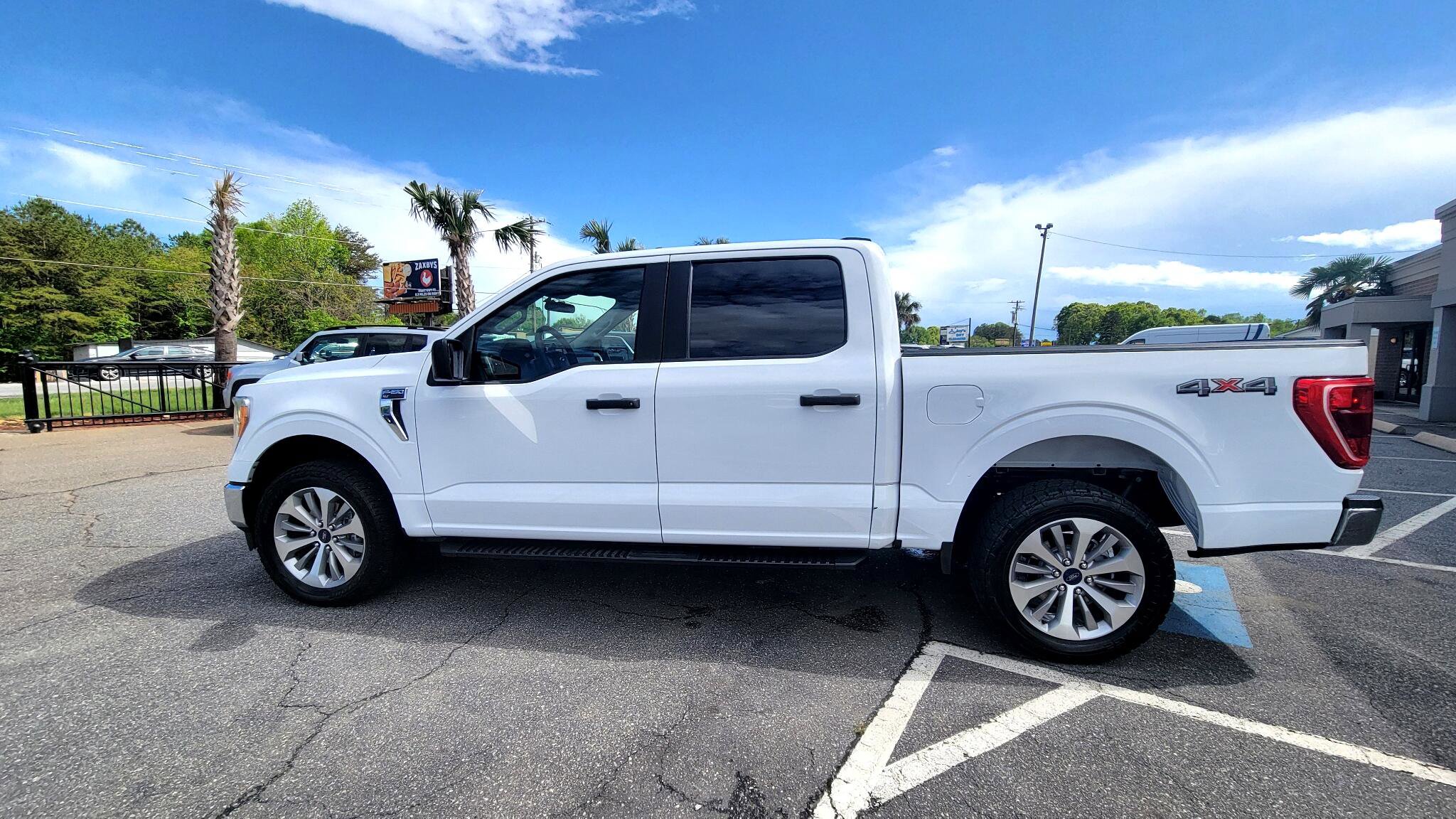 Used 2022 Ford F150 XLT w/ Trailer Tow Package image 8