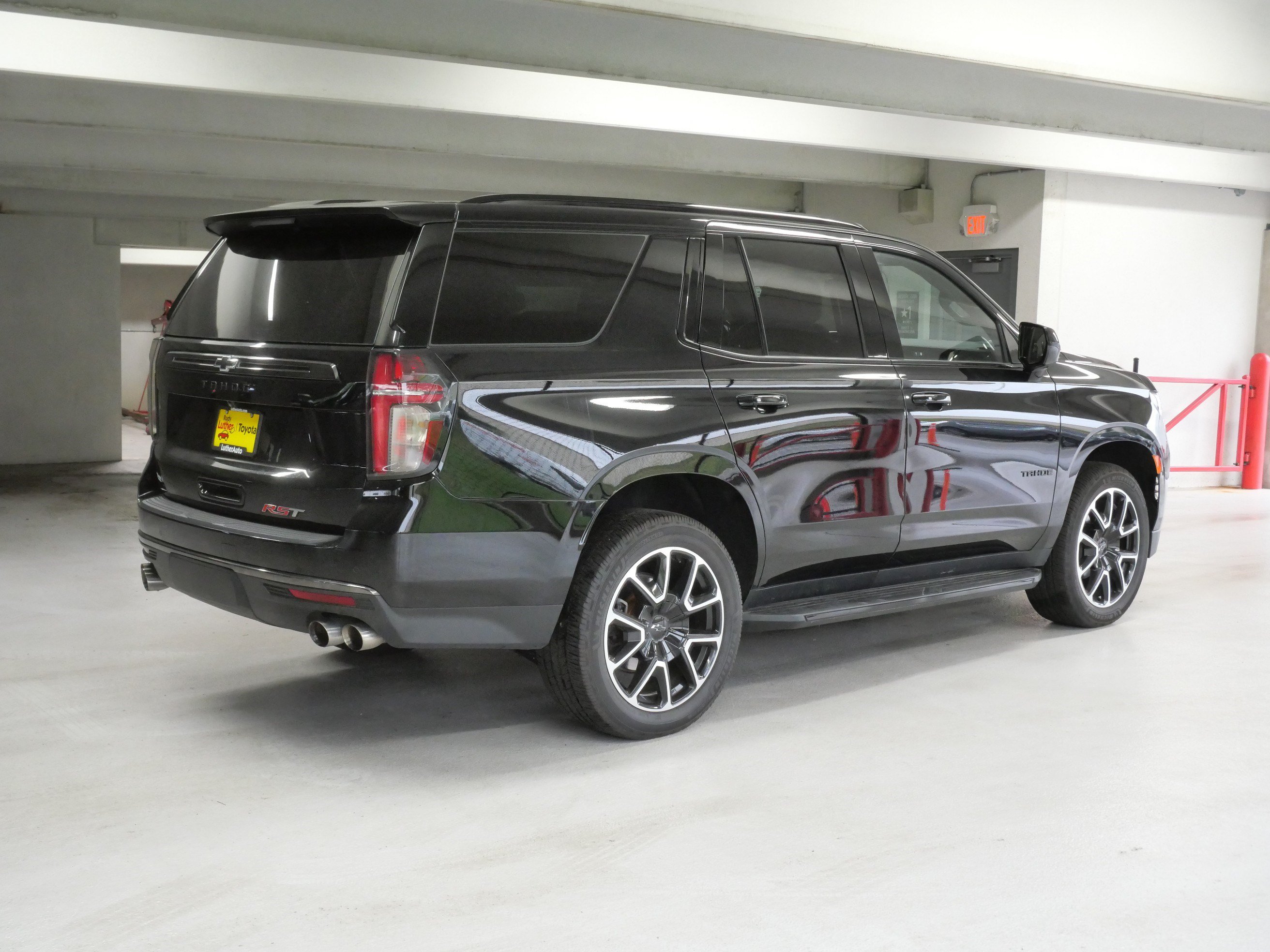 Used 2022 Chevrolet Tahoe RST w/ Sport Performance Package AWD/4WD image 40