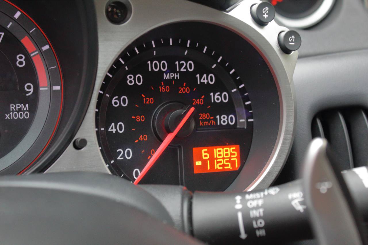 Used 2009 Nissan 370Z Touring RWD image 54