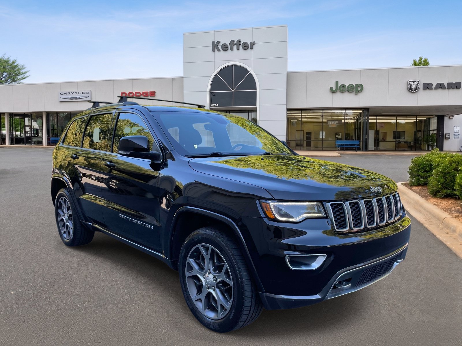 Used 2018 Jeep Grand Cherokee Limited AWD/4WD image 3
