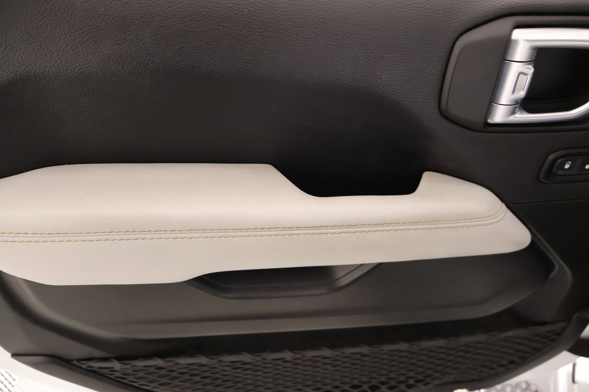 Used 2022 Jeep Gladiator Overland image 16