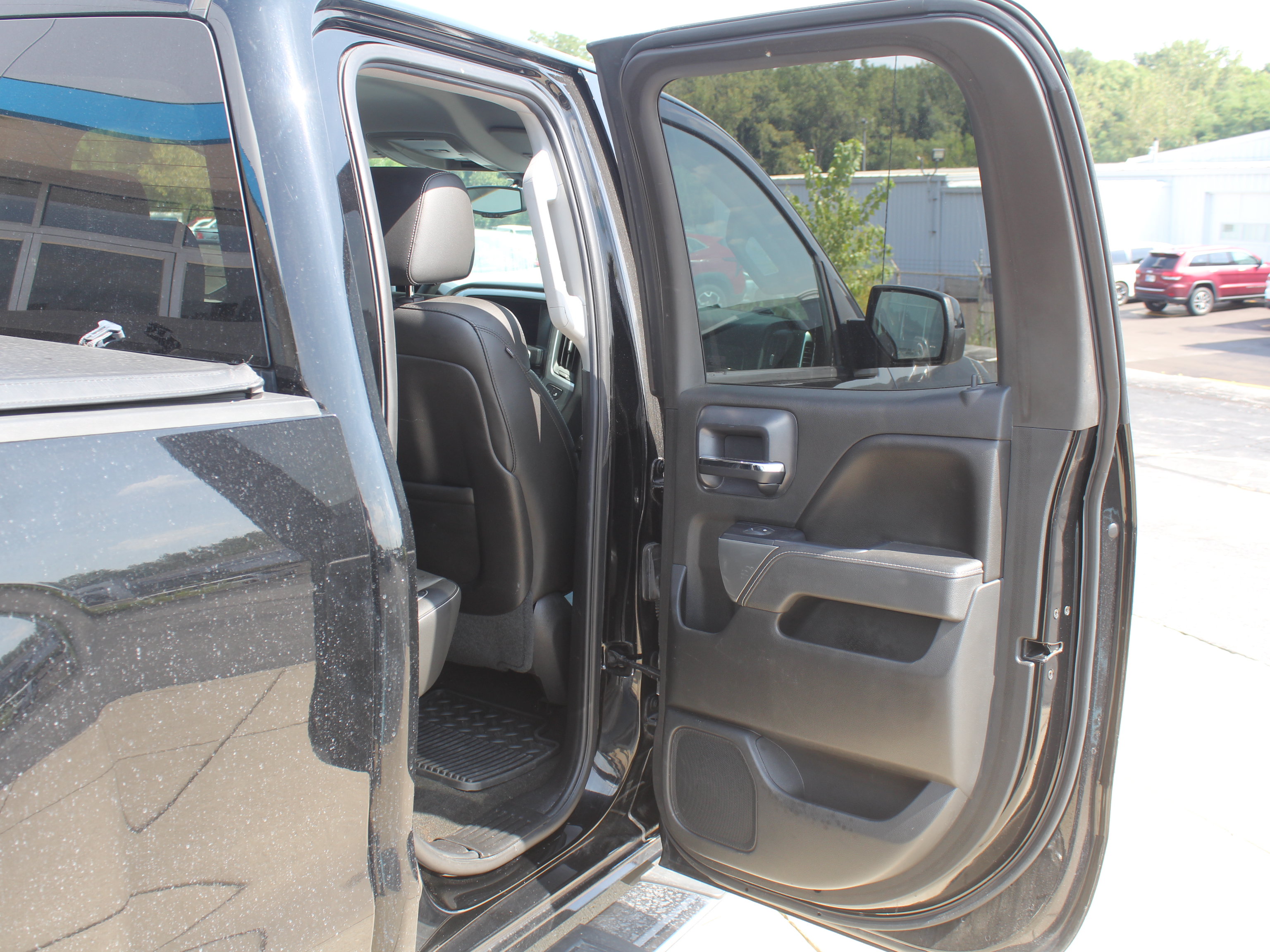 Used 2015 Chevrolet Silverado 1500 LT w/ LT Convenience Package AWD/4WD image 25