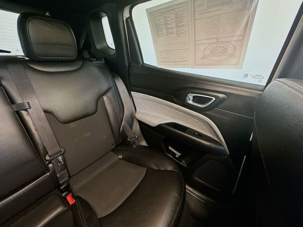 Used 2024 Jeep Compass Latitude image 14