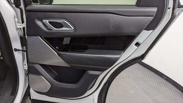 Used 2018 Land Rover Range Rover Velar R-Dynamic SE image 21