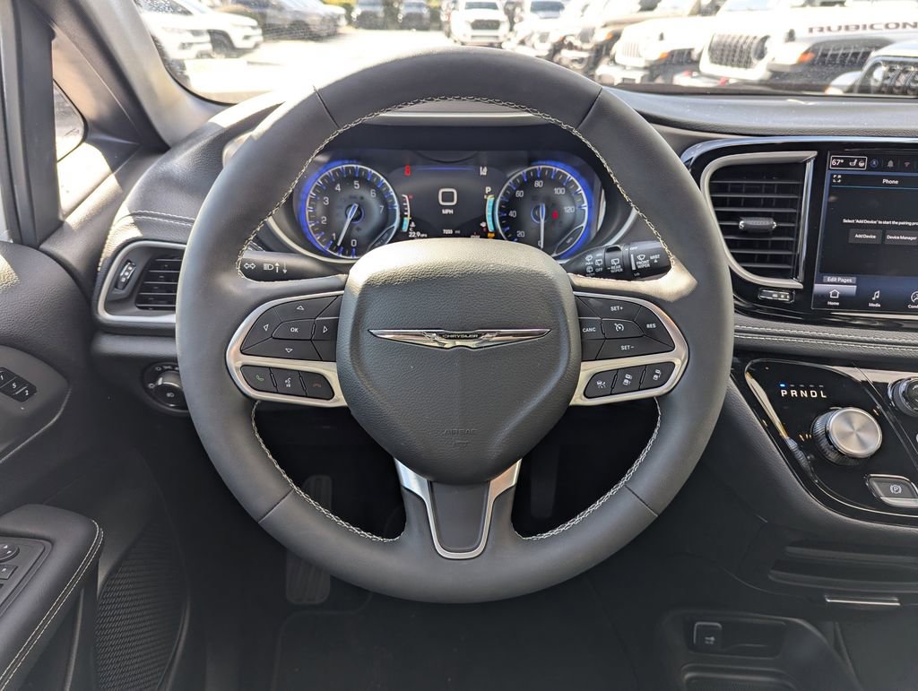 New 2026 Chrysler Pacifica Select FWD image 17