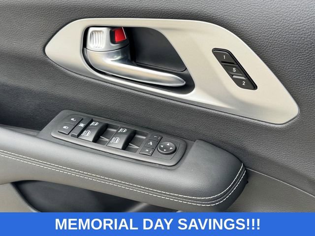 Used 2026 Chrysler Pacifica Limited FWD image 34