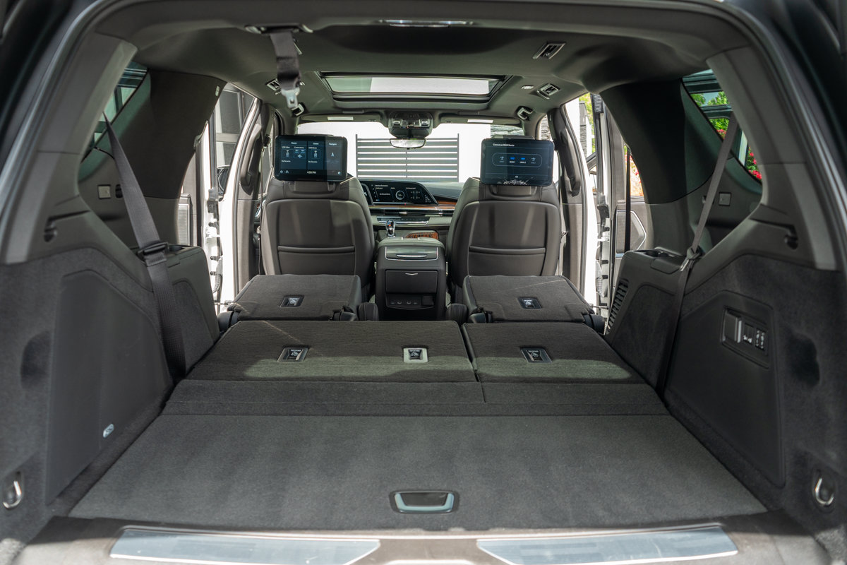Used 2021 Cadillac Escalade Premium Luxury w/ LPO, Radiant Package AWD/4WD image 58