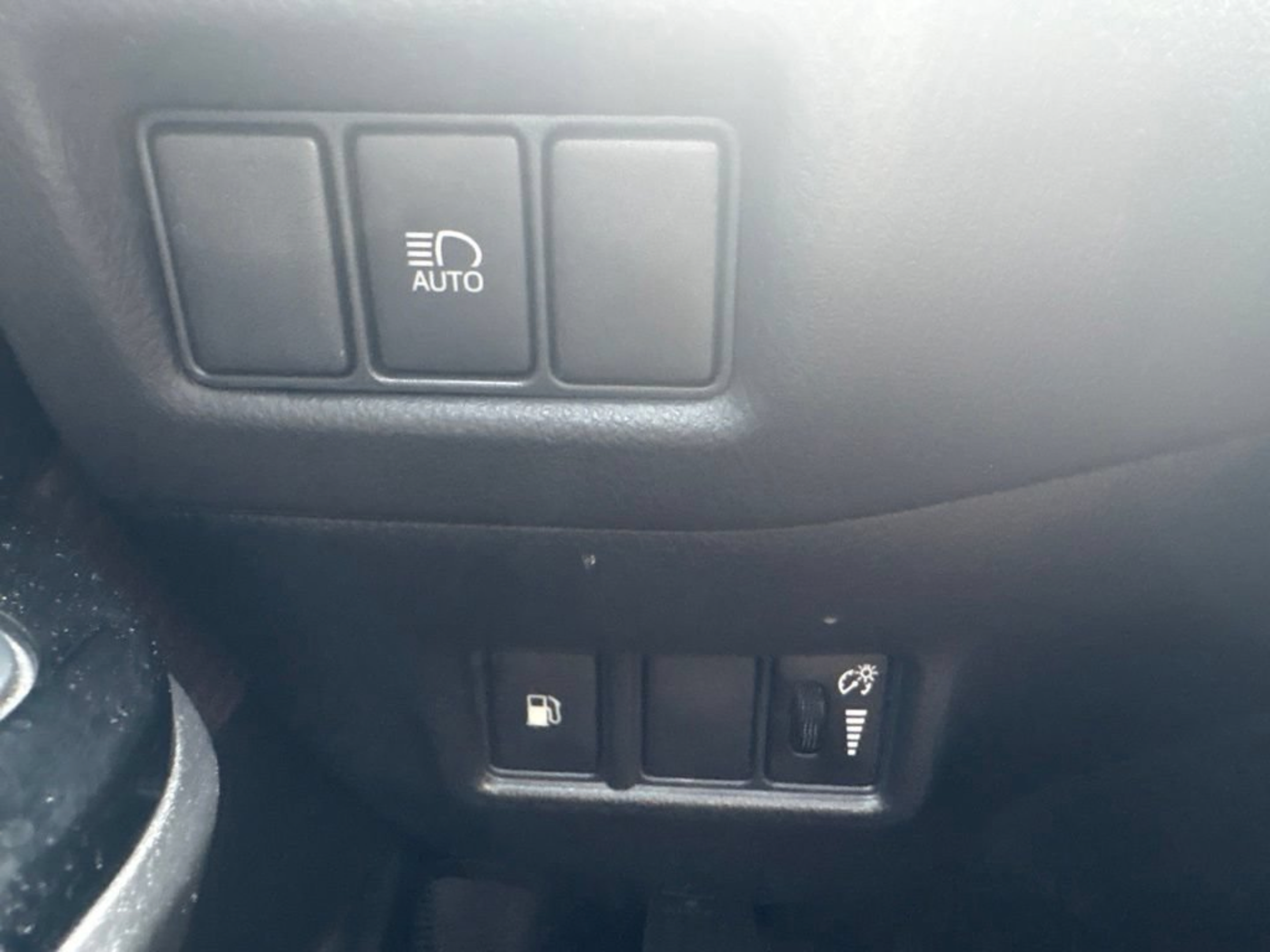 Used 2022 Toyota C-HR Limited FWD image 14