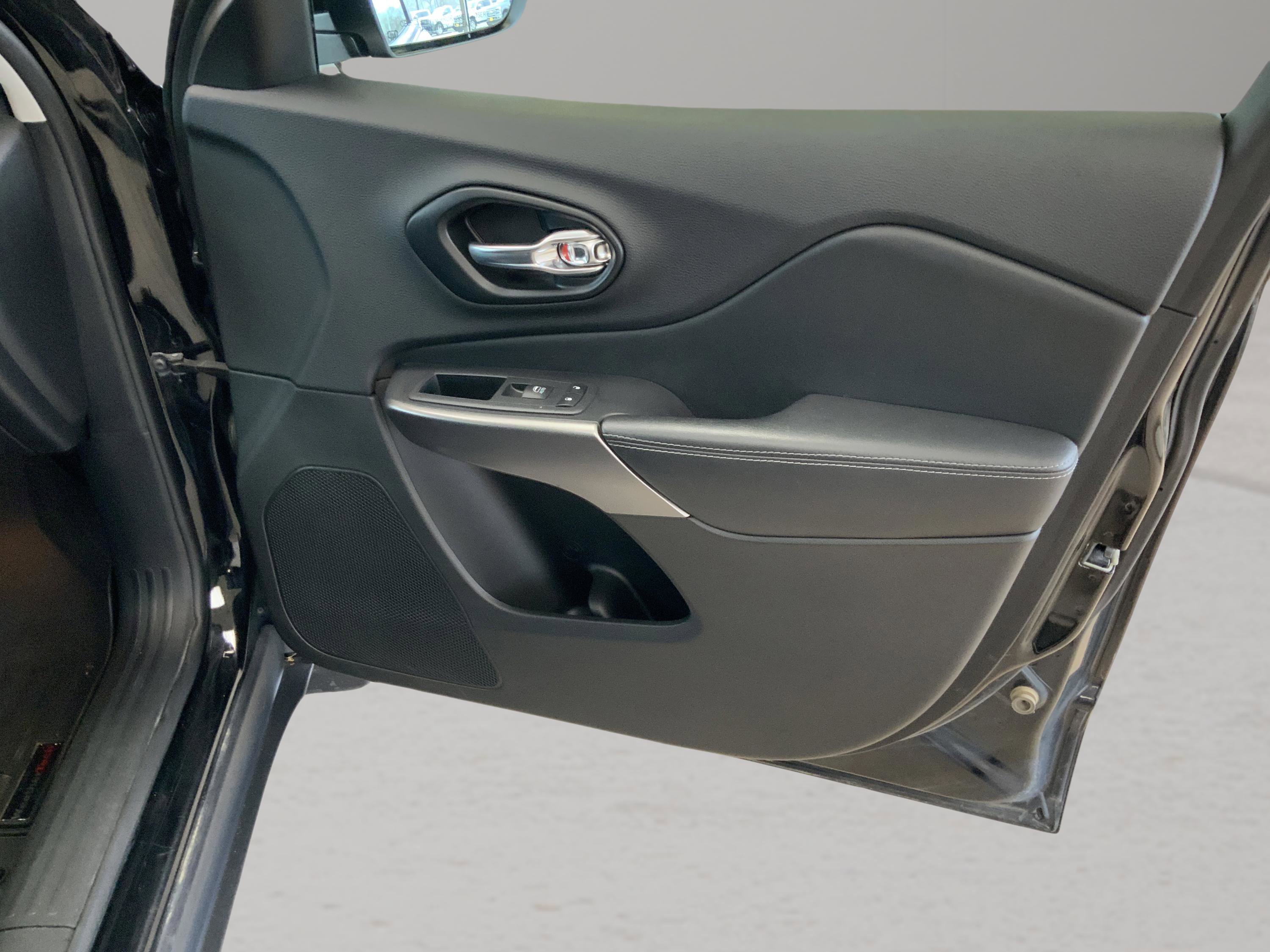 Used 2021 Jeep Cherokee Latitude Lux image 24