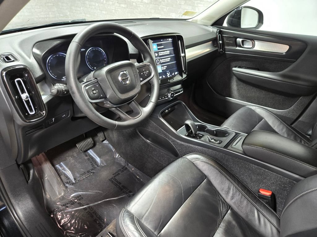 Used 2022 Volvo XC40 T5 Momentum AWD/4WD image 12