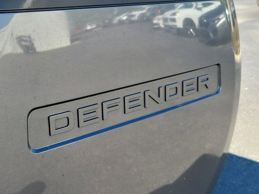 Used 2024 Land Rover Defender 110 X-Dynamic SE image 7