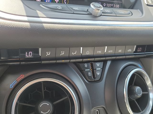 Used 2019 Chevrolet Blazer LT FWD image 24