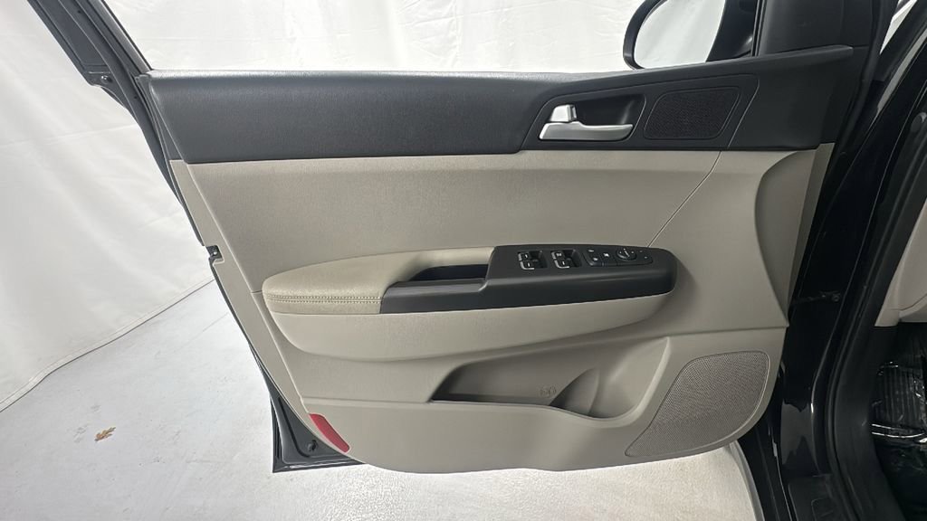 Used 2020 Kia Sportage LX image 18