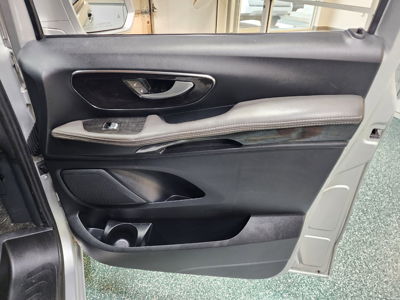 Used 2018 Mercedes-Benz Metris Passenger image 28