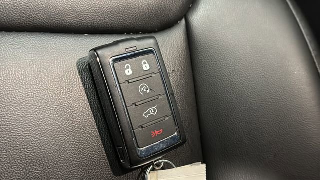 Used 2025 Jeep Grand Cherokee Limited w/ Black Appearance Package image 21