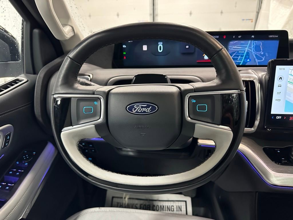 Used 2025 Ford Expedition Platinum image 17