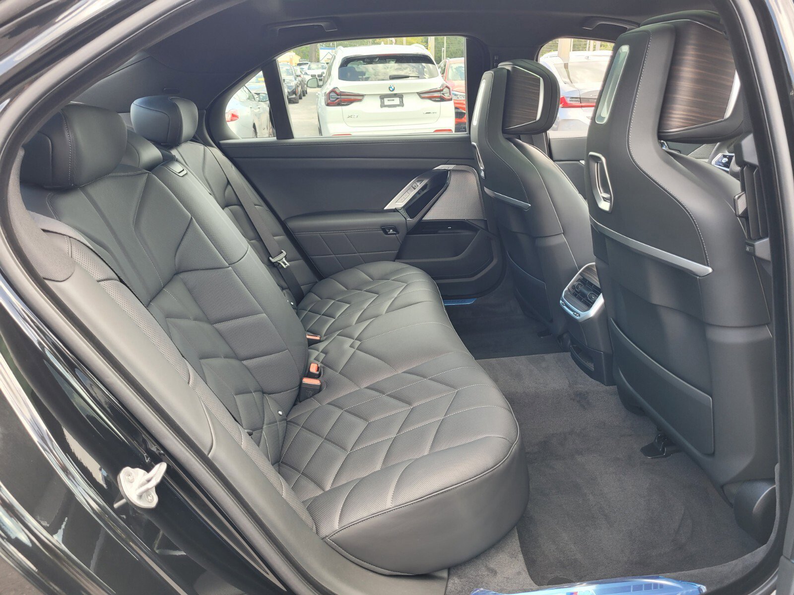 New 2026 BMW 750e xDrive w/ Executive Package image 16