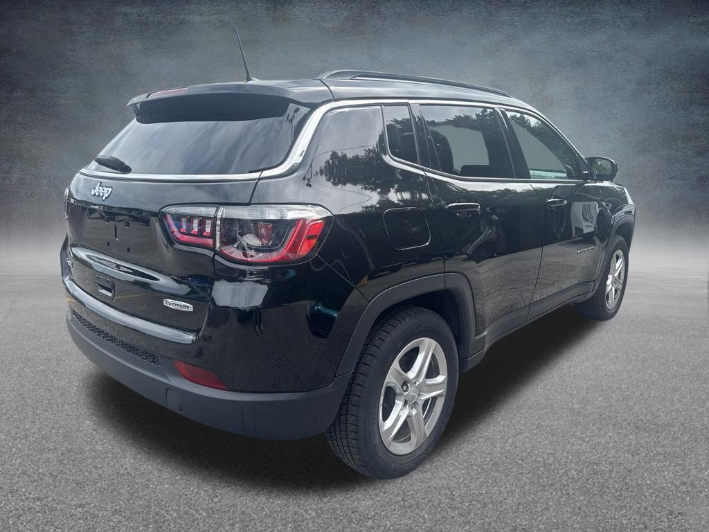 Used 2023 Jeep Compass Latitude w/ Convenience Group AWD/4WD image 8