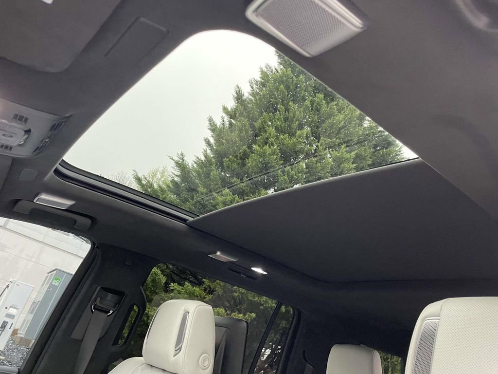 Certified 2025 Cadillac Escalade ESV Sport Platinum image 21