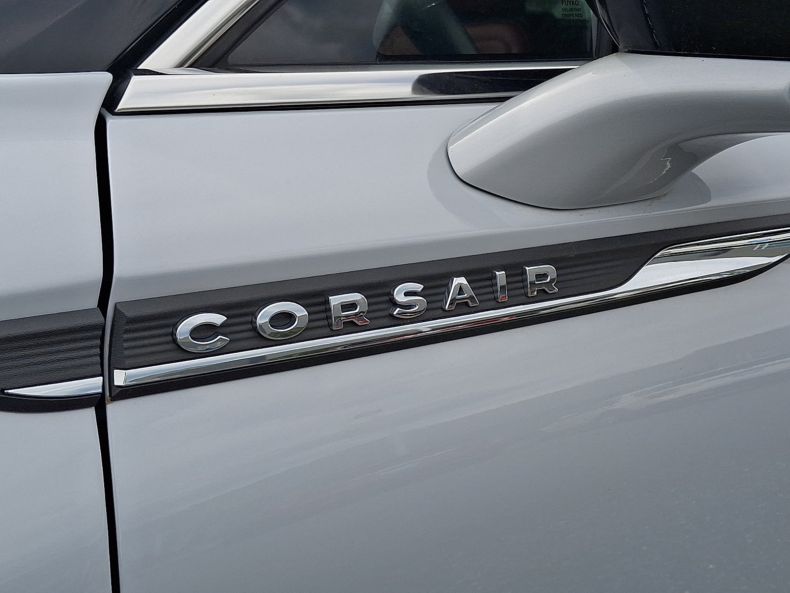 Certified 2025 Lincoln Corsair Reserve w/ Rear Removable Package Tray AWD/4WD image 32